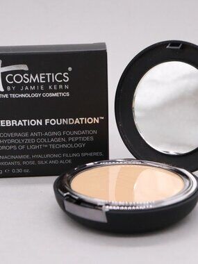 It Cosmetics TAN Celebration Foundation 0.30 oz Collagen Peptides New With Box